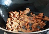 芹菜香干炒肉片的做法 步骤4