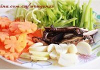 芹菜香干炒肉片的做法 步骤3