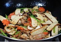芹菜香干炒肉片的做法 步骤9