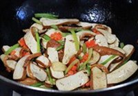 芹菜香干炒肉片的做法 步骤8