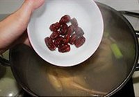 枣杞乳鸽汤的做法 步骤6