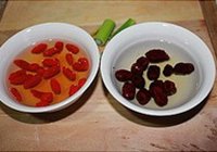 枣杞乳鸽汤的做法 步骤4