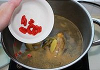 枣杞乳鸽汤的做法 步骤8