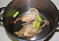 枣杞乳鸽汤的做法 步骤3