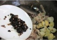 豉汁肥羊煲的做法 步骤11