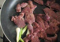 爆炒猪肝的做法 步骤6