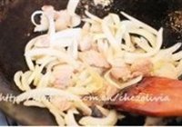韩式五花肉土豆泡菜锅的做法 步骤4