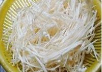 清炒金针菇的做法 步骤1