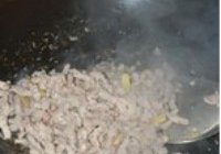 酸菜炒肉丝的做法 步骤6