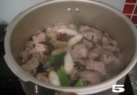 清炖白萝卜牛腩汤的做法 步骤5
