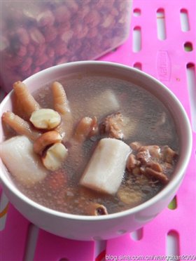 淮山莲子煲鸡汤