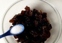 爽心木耳沙拉的做法 步骤4