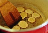 鱼头鲜虾豆腐汤的做法 步骤3