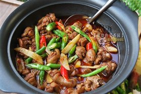 子姜焖鸭煲