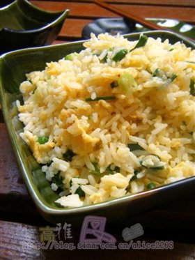鸡蛋葱花炒饭