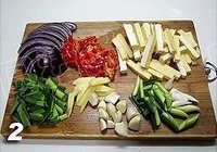 肥牛炒豆干的做法 步骤2