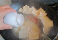 湖乡豆腐炖鱼的做法 步骤11
