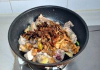 东北小笨鸡炖蘑茹的做法 步骤8