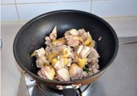 东北小笨鸡炖蘑茹的做法 步骤6