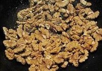 健康版糖霜桃仁的做法 步骤1