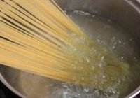 黑椒牛肉炒意粉的做法 步骤3