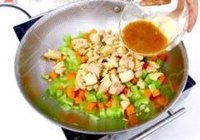 泡椒炒三丁的做法 步骤6
