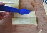 韭菜春卷的做法 步骤10