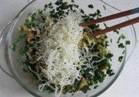 韭菜春卷的做法 步骤8