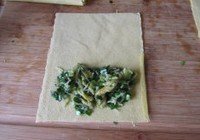 韭菜春卷的做法 步骤9