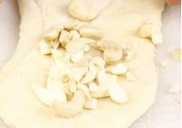 香脆坚果乳酪面包的做法 步骤6