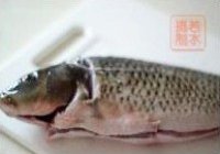豆浆煮鲤鱼的做法 步骤3