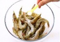 避风塘虾的做法 步骤3