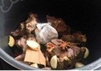 卤牛肉的做法 步骤4