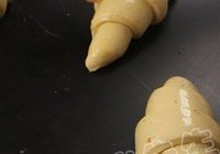 酥皮牛角可颂的做法 步骤8