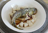 贵(鳜)鱼蒸年糕的做法 步骤5