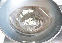 韭菜小炒墨鱼仔的做法 步骤6