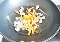 韭菜小炒墨鱼仔的做法 步骤7