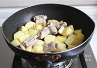 排骨炖土豆的做法 步骤7