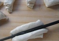油条的做法 步骤10