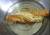 油条的做法 步骤14