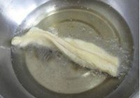 油条的做法 步骤13