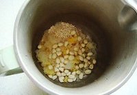 花生银耳牛奶的做法 步骤2