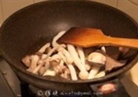 杂烩蘑菇炖饭的做法 步骤5