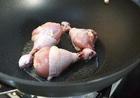 锅烤豉油茶树菇鸡腿的做法 步骤4