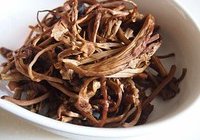 锅烤豉油茶树菇鸡腿的做法 步骤6
