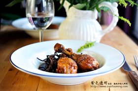 锅烤豉油茶树菇鸡腿