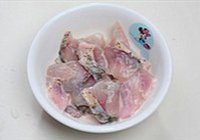 榨菜肉丁剁椒鱼的做法 步骤4