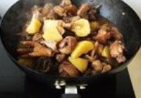 土豆花菇炖鸡块的做法 步骤12