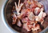 土豆花菇炖鸡块的做法 步骤3