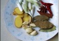 土豆花菇炖鸡块的做法 步骤5